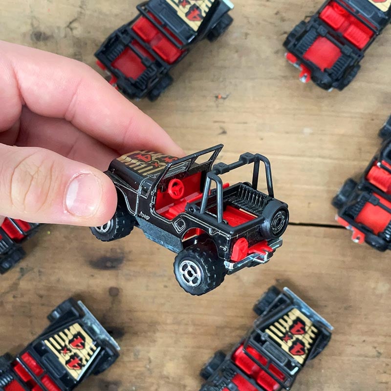 voiture miniature ancienne jeep noire rouge fabriqué en france 1990 1980