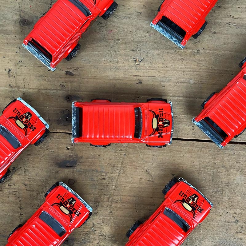 voiture miniature ancienne jeep cherokee rouge fabriqué en france 1990 1980