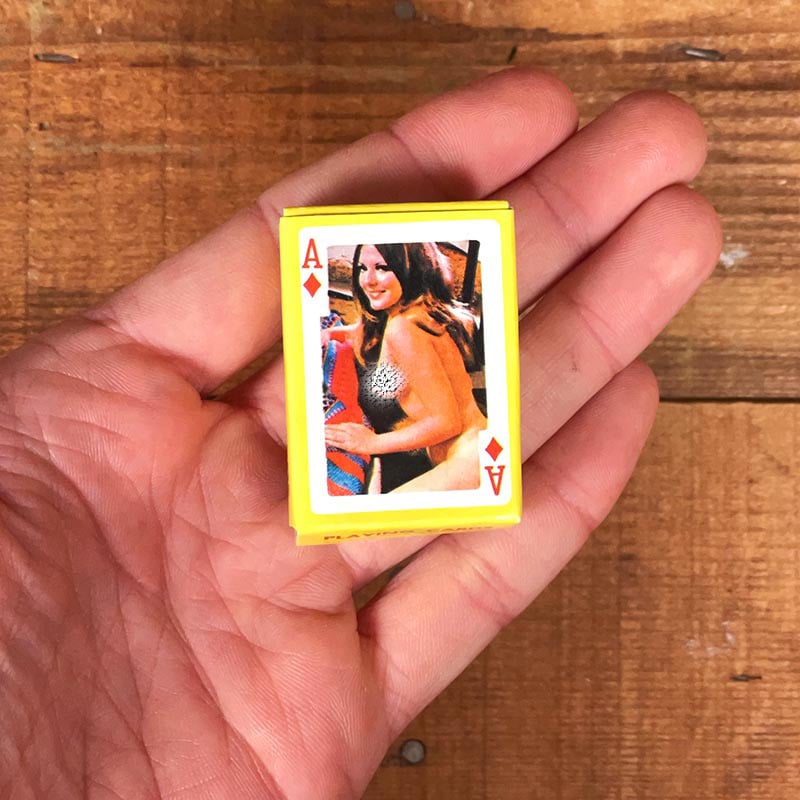 Mini jeu de 32 cartes érotiques femmes nues honk-kong 1980 1990 fête forraine stock ancien