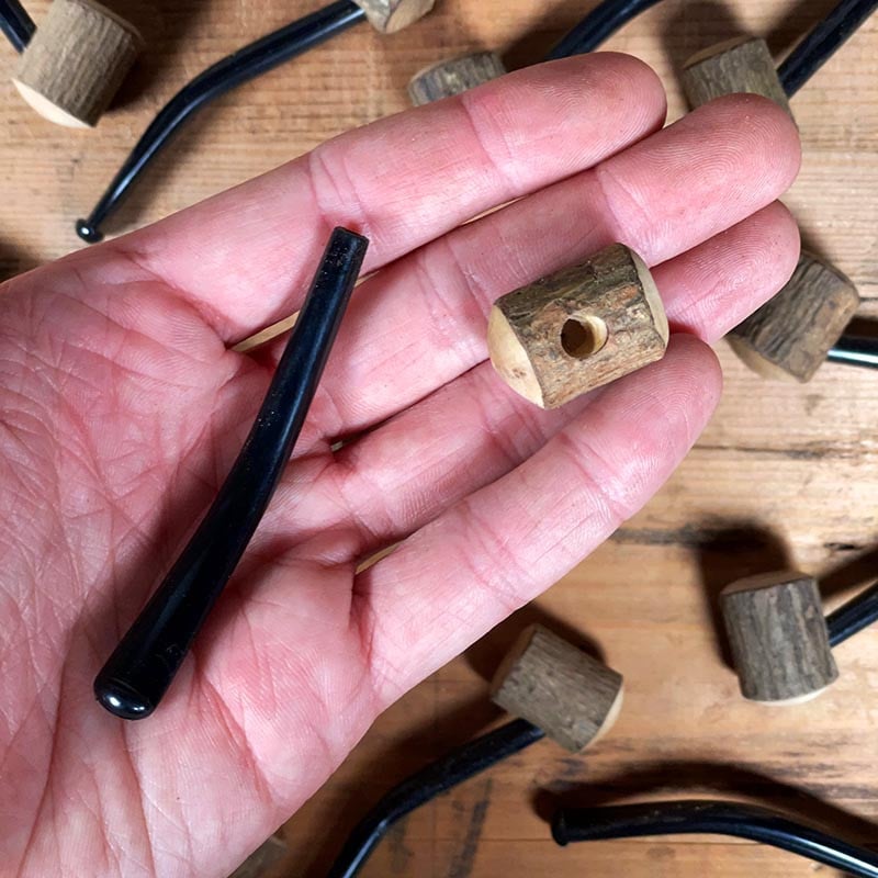 mini pipe à fumer fête foraine jouet plastique et racine de bruyère 1980 1990 ancien vintage tabac ancienne