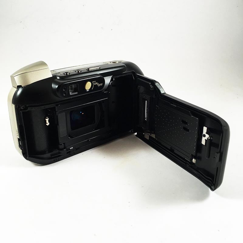 minolta riva af zoom 75w point and shoot ancien vintage macro 28-75mm 3.5 8.9 argentique compact camera