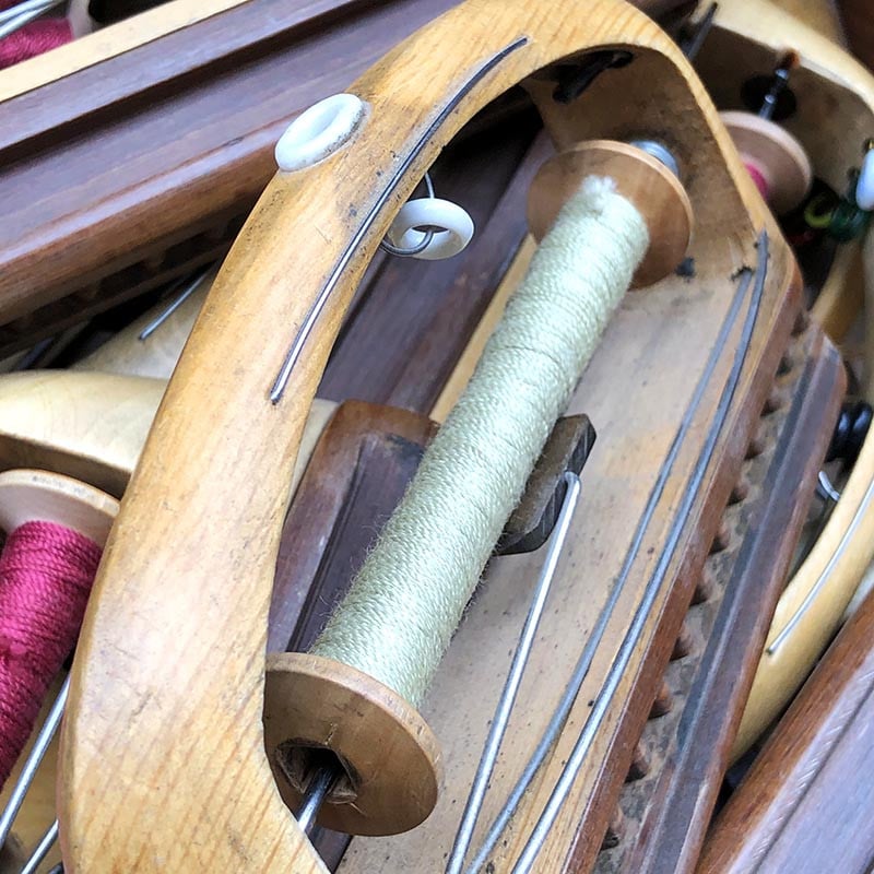 navette large avec bobine bois métal atelier tissage soie filature ancien vintage mercerie 1930 1950