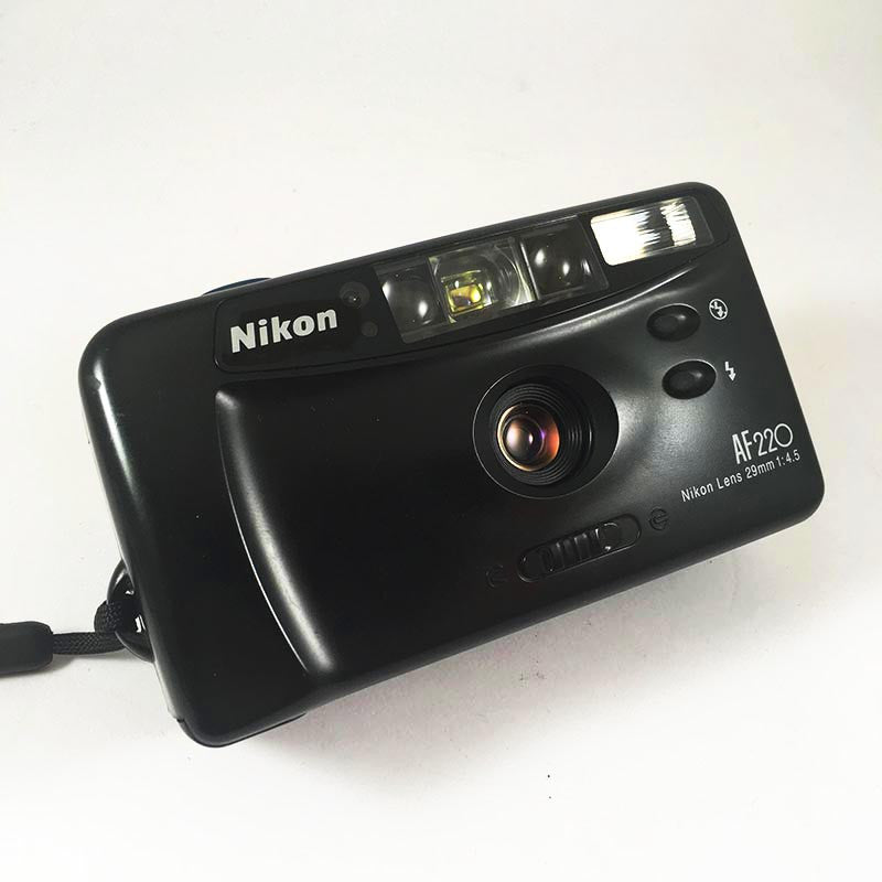 Nikon AF 220 29mm 4.5