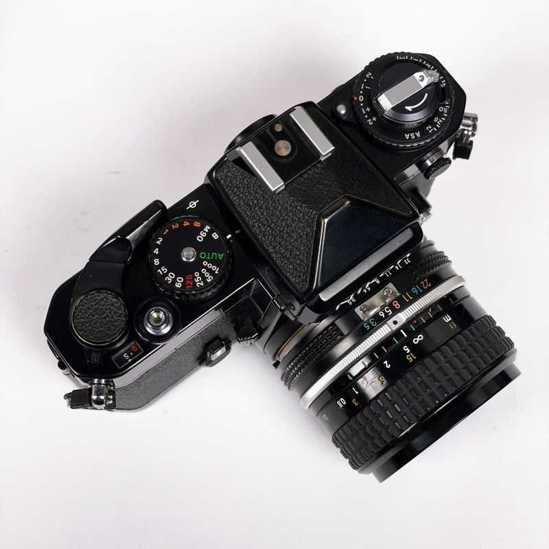 Nikon FE Noir & Nikkor 28mm 3.5