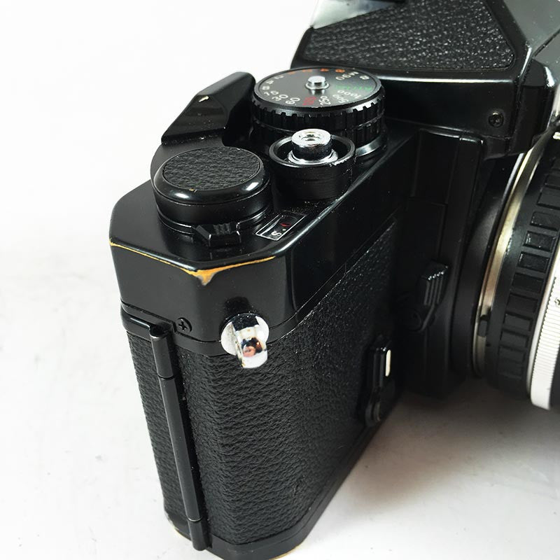 Nikon FE Black & Zoom Nikkor 36-72mm 3.5