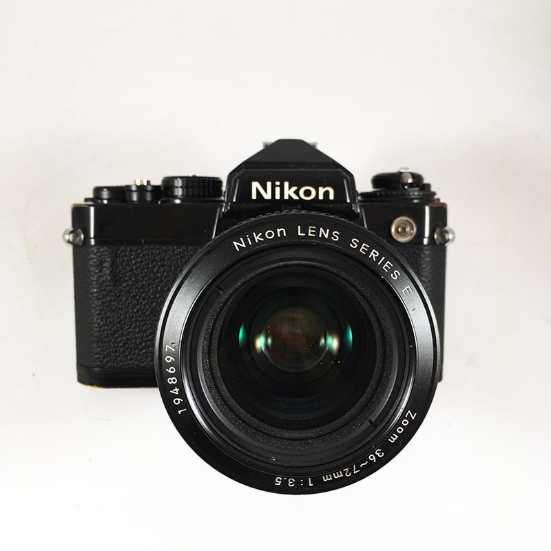 Nikon FE Black & Zoom Nikkor 36-72mm 3.5
