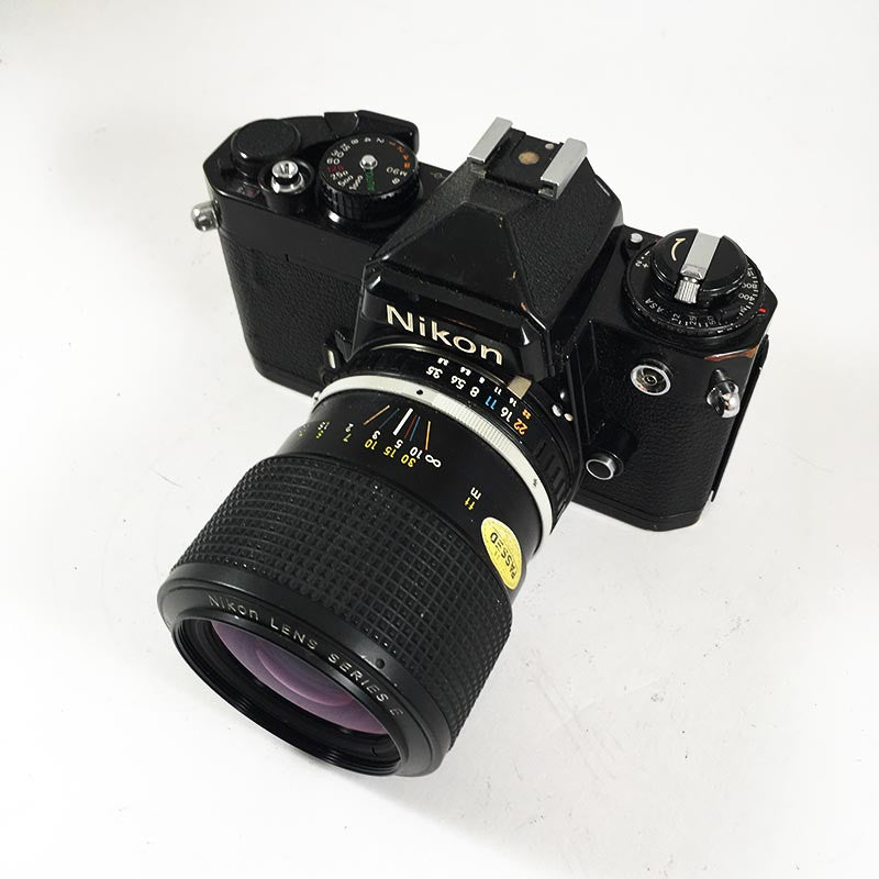 Nikon FE Black & Zoom Nikkor 36-72mm 3.5
