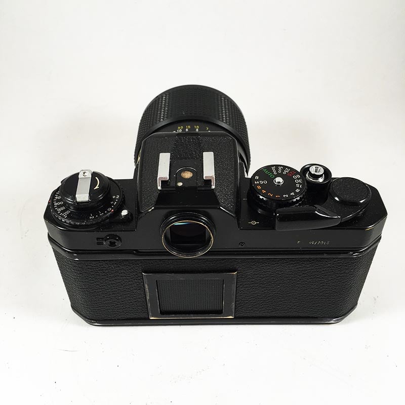 Nikon FE Black & Zoom Nikkor 36-72mm 3.5