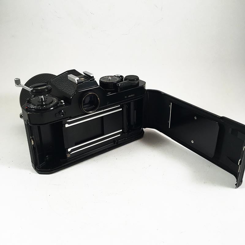 Nikon FE Black & Zoom Nikkor 36-72mm 3.5