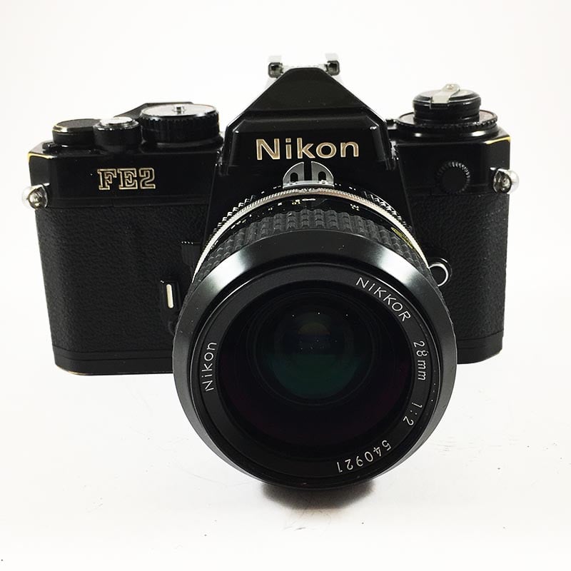 appareil reflex argentique nikon fe2 noir nikkor 28mm f2 35mm film