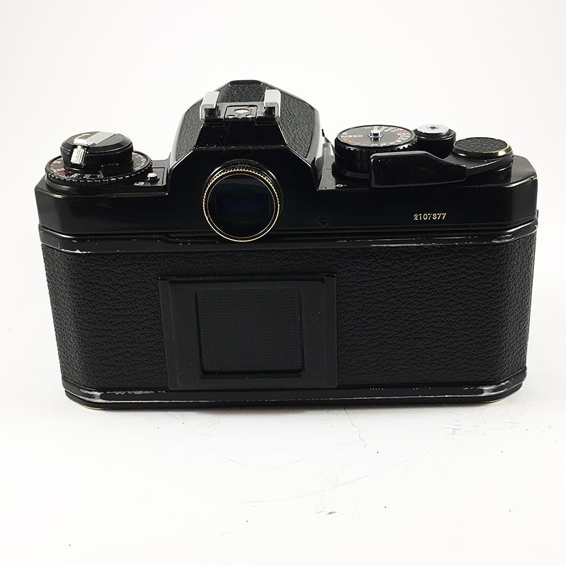 Nikon FE2 Noir & Nikkor 28mm 2