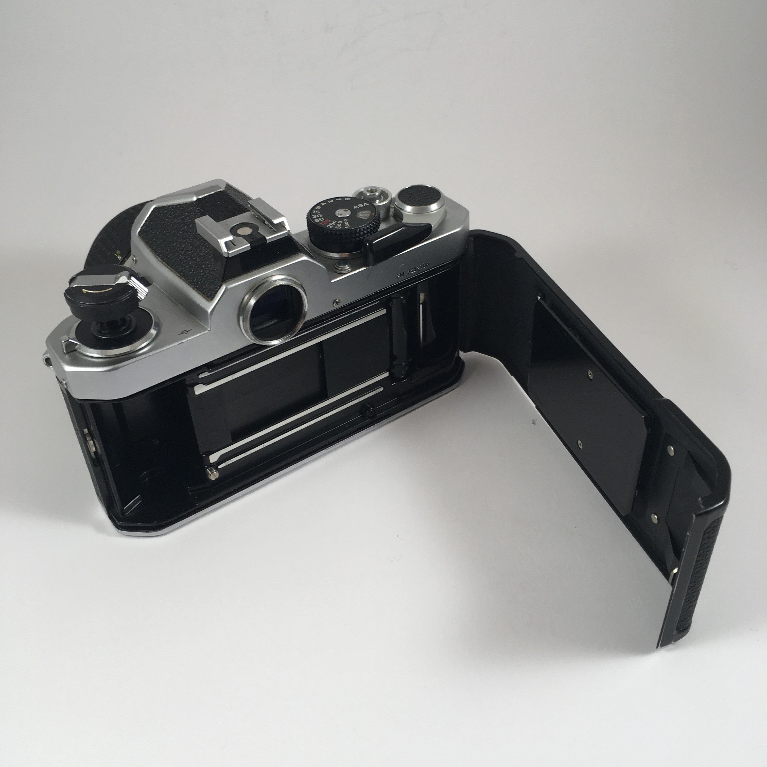 Nikon FM & Nikkor 28mm 3.5