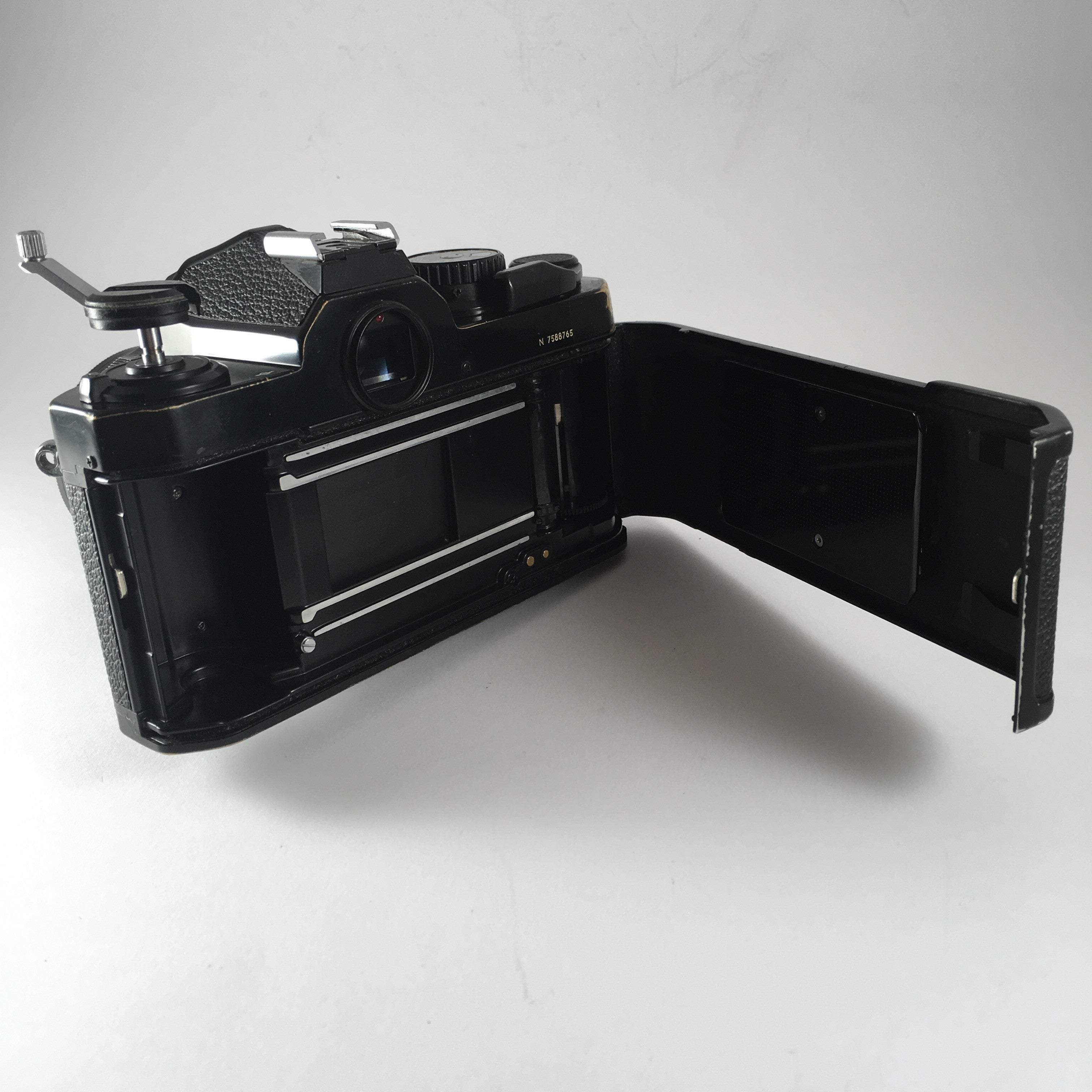 Nikon FM2N Black & 28mm 3.5