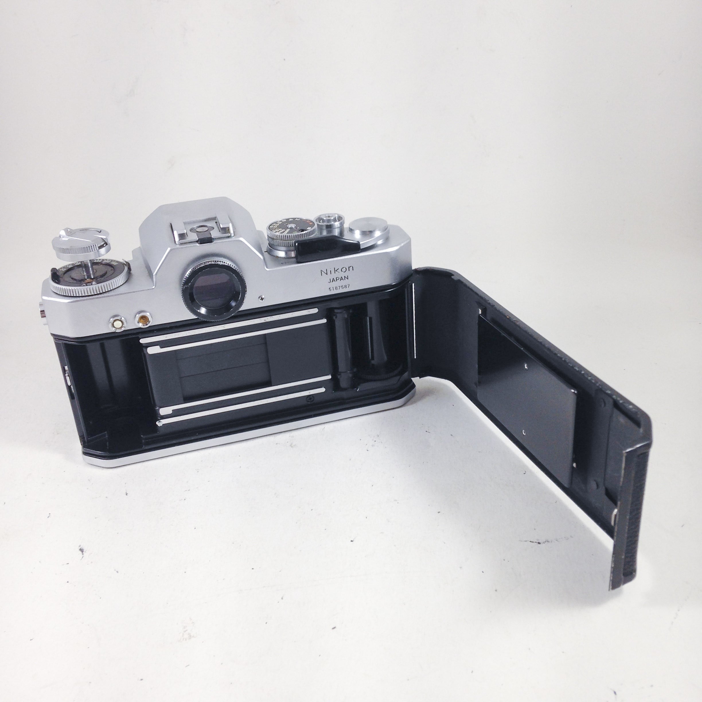 Nikon Nikkormat EL & Nikkor 28mm 1:3.5