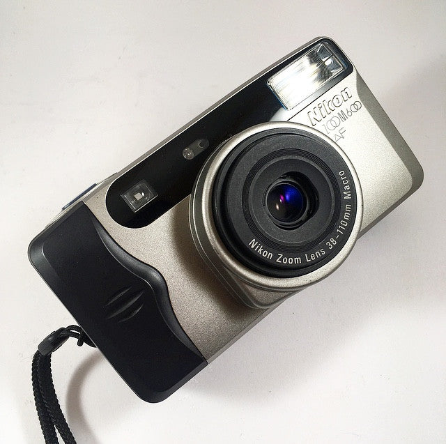 Nikon Zoom 600 AF appareil argentique compact 35mm 38-110mm vintage
