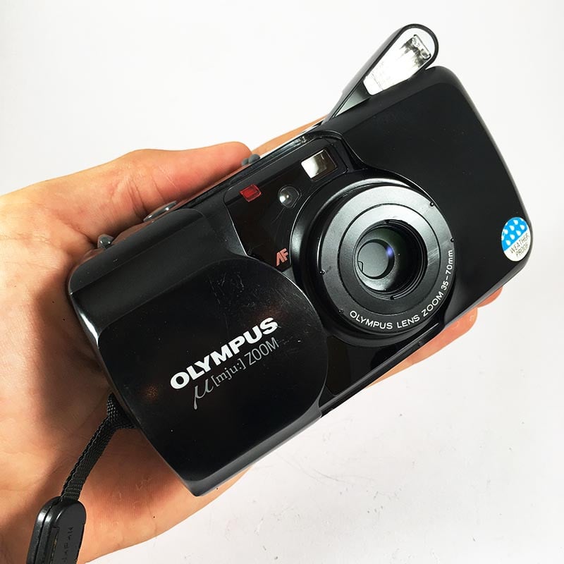 olympus mju zoom noir 35mm 70mmmm 35mm  point and shoot  1993 135 argentique
