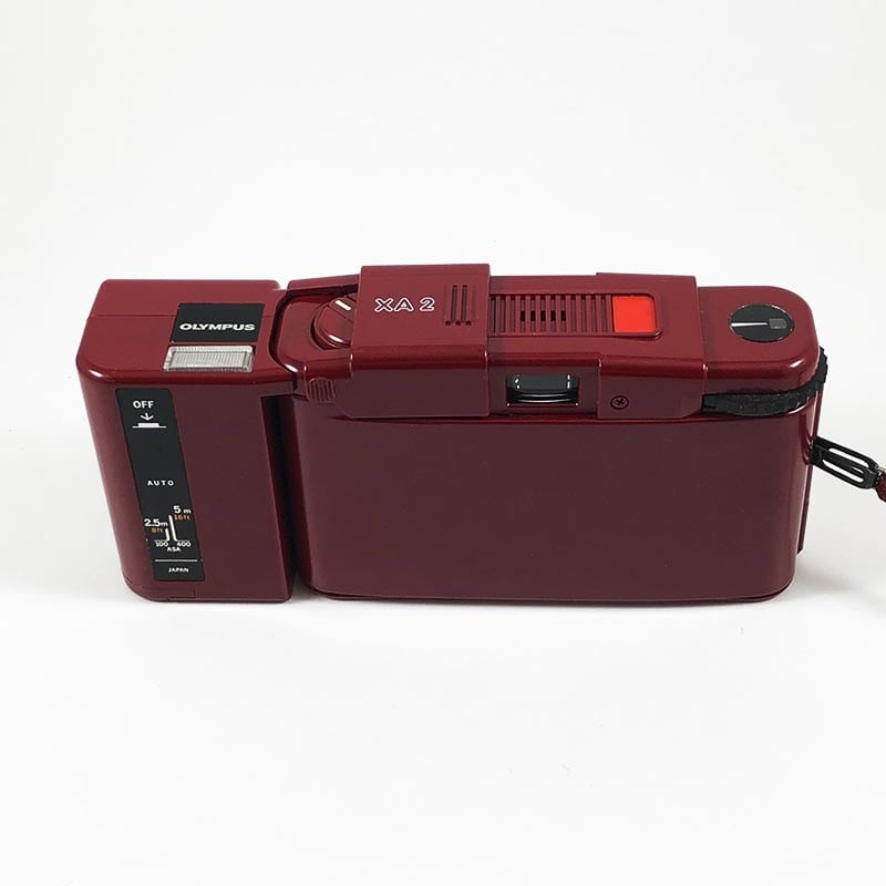 Olympus XA2 Rouge & Flash A11 35mm 3.5