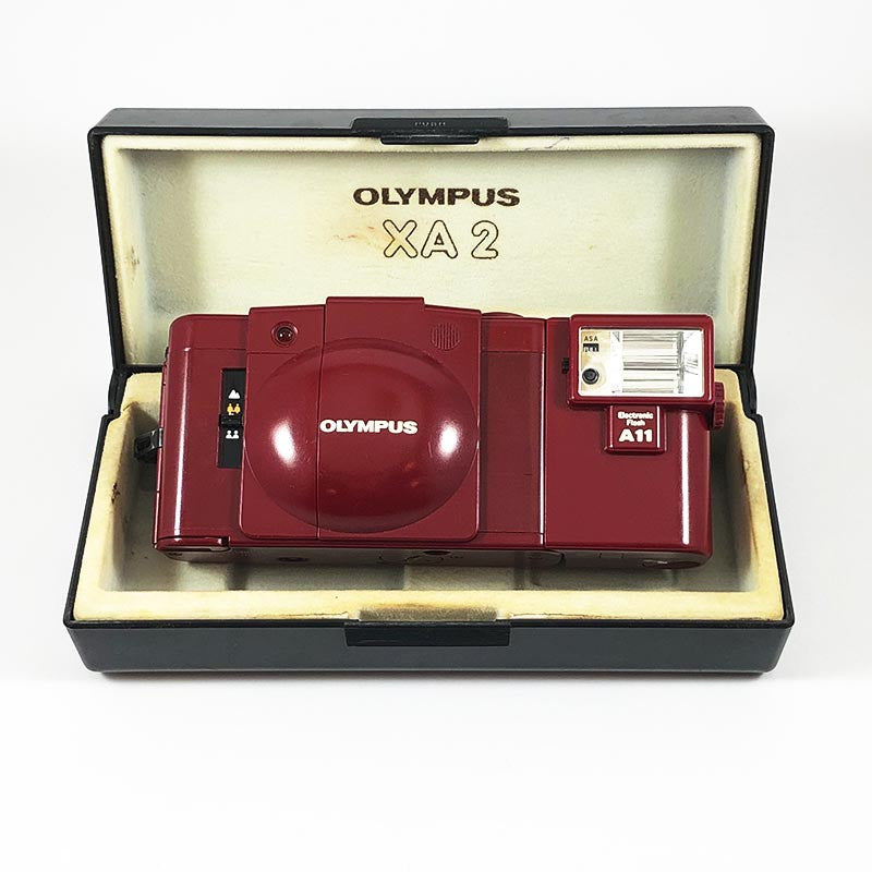 Olympus XA2 Rouge & Flash A11 35mm 3.5