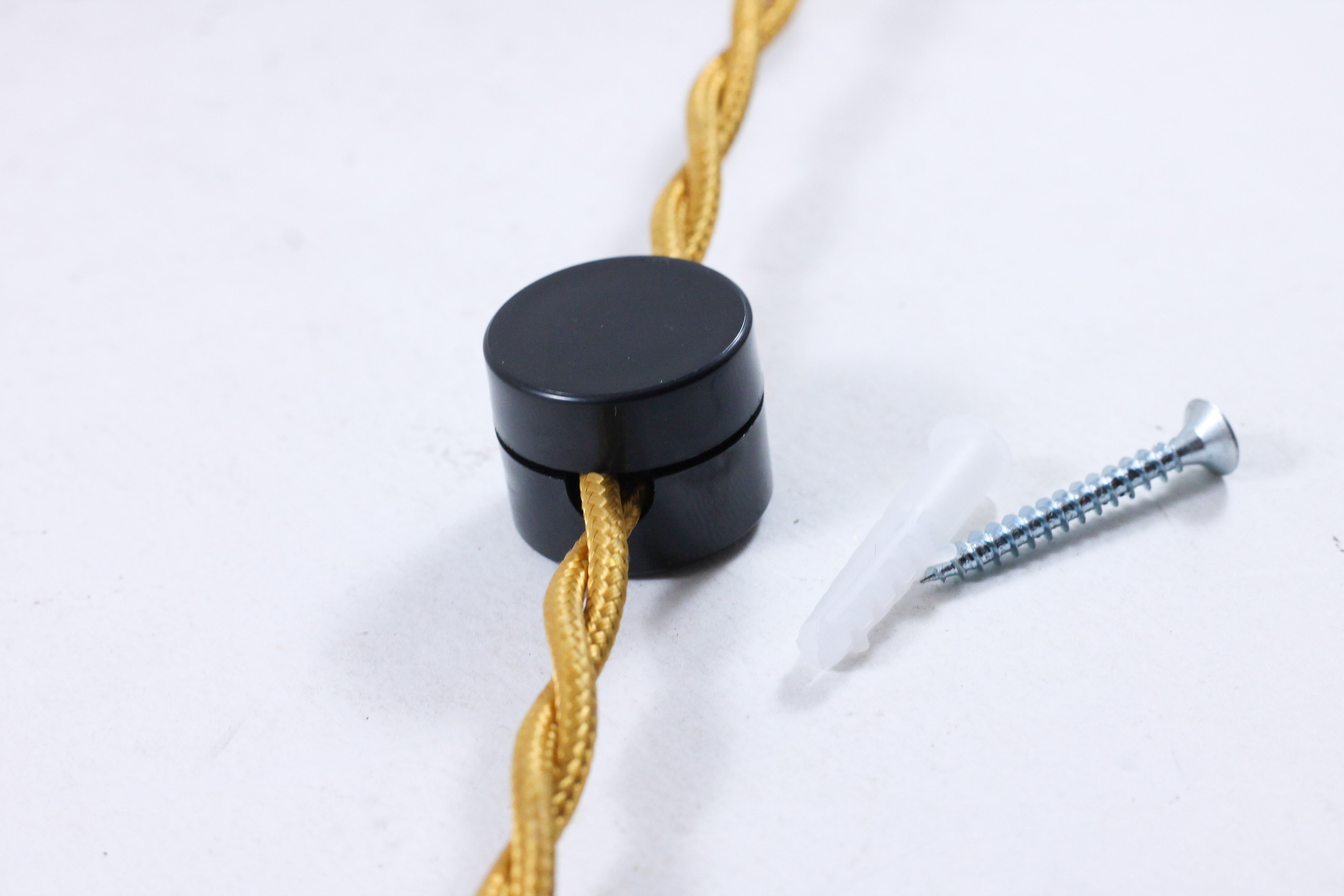 passage cable noir droit ancien vintage quincaillerie électricité direction support