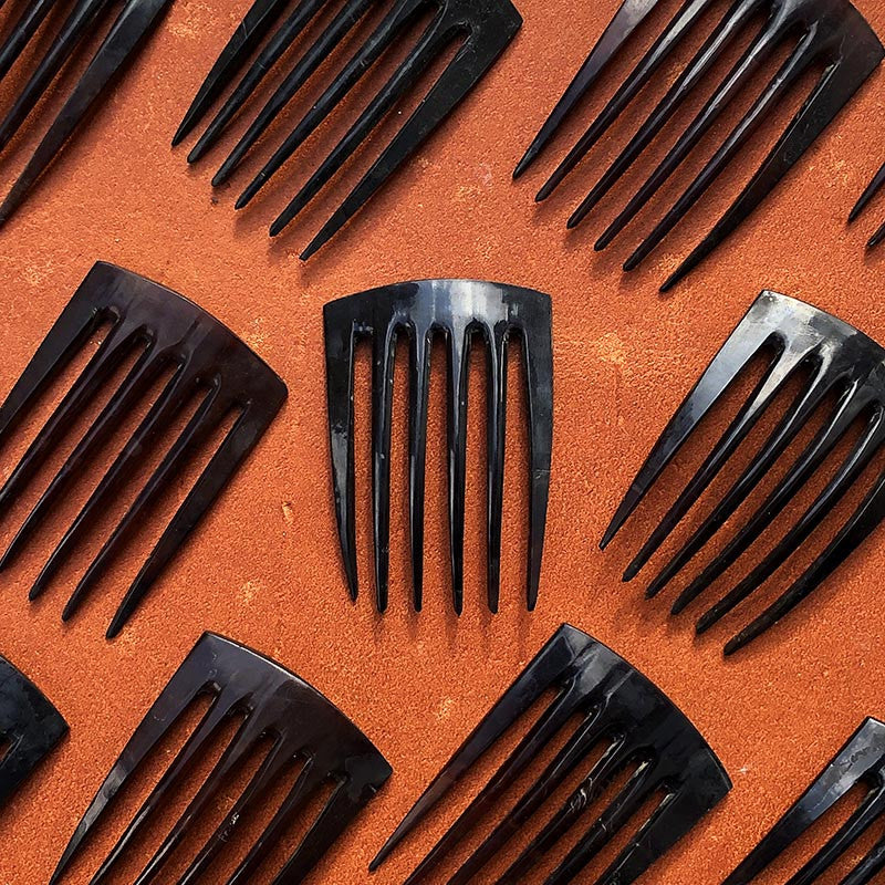 peigne à chignon en corne ancien femme 1900 vintage coiffure noir marron