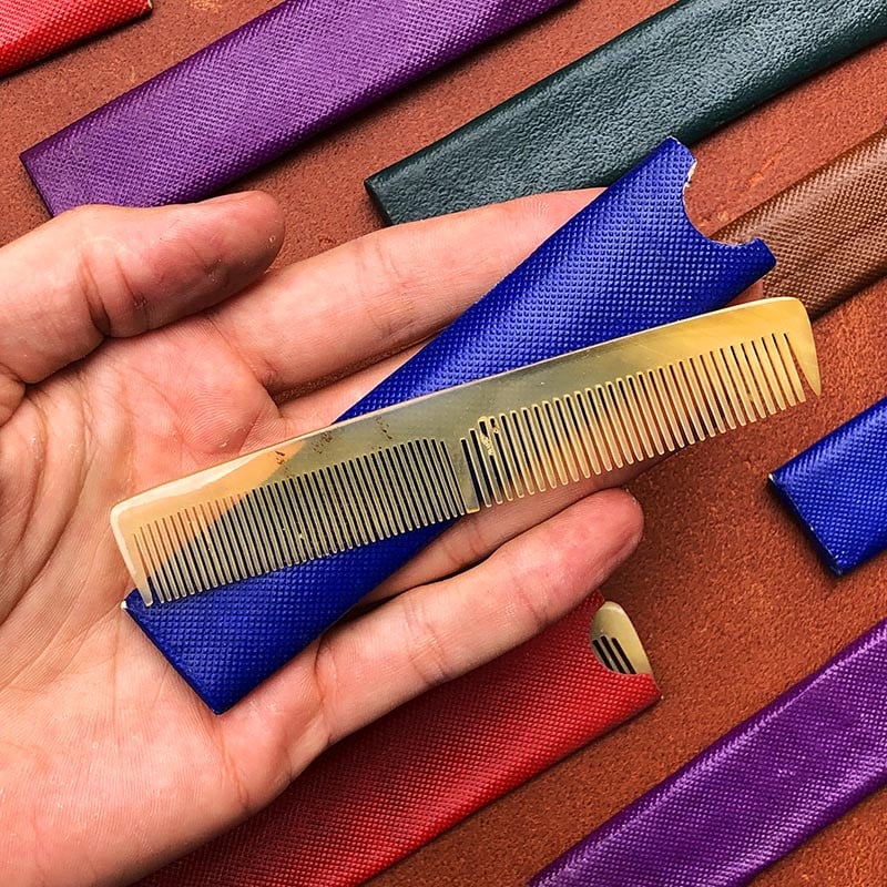 peigne en corne ancien 1930 1900 avec étui coloré vintage coiffure homme femme