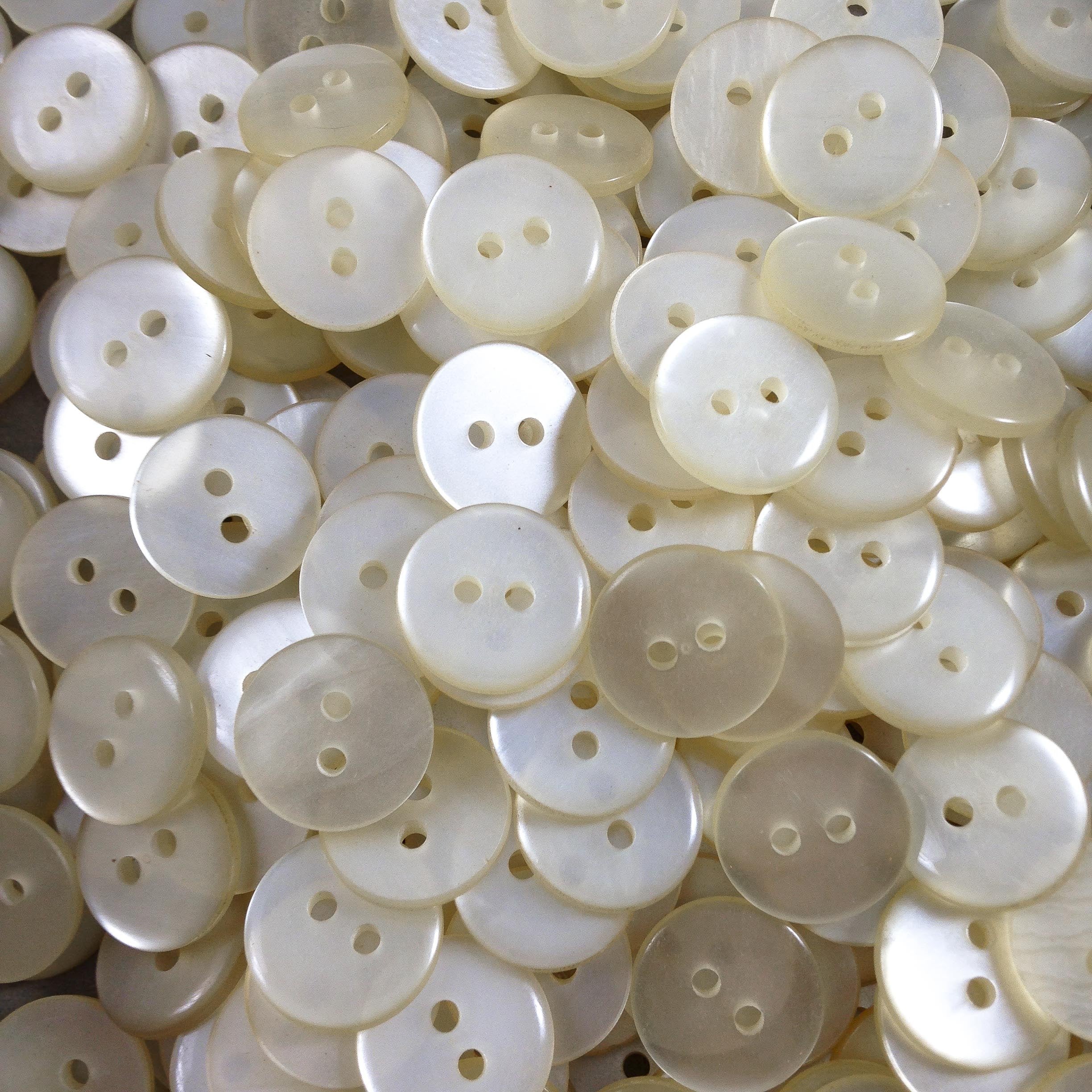 mercerie ancien vintage bouton petit blanc plastique 1960 9mm