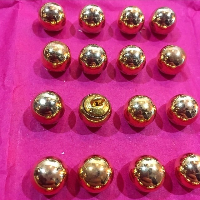 bouton militaire ancien petit grelot vintage plaqué or doré 10mm 1900 parade armée