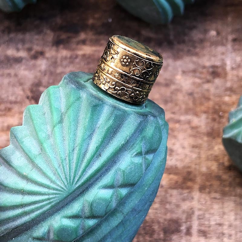 petit flacon de parfum parfumerie vert en verre épais art deco 1930 ancienne vintage