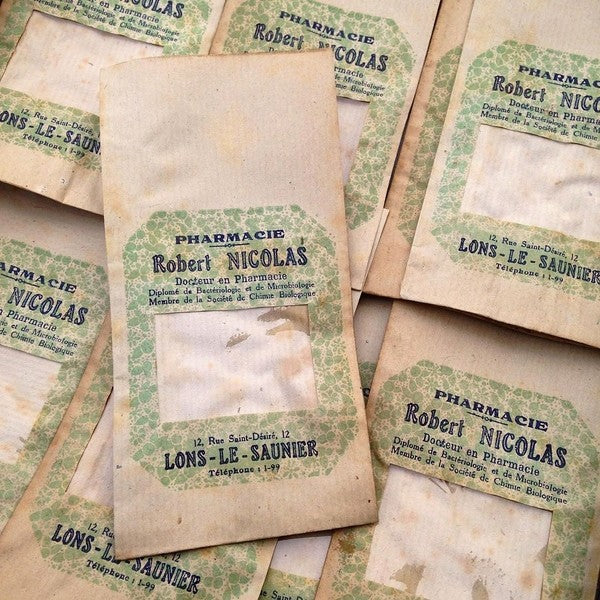petit sachet en papier ancien ajouré pharmacie vintage 1960