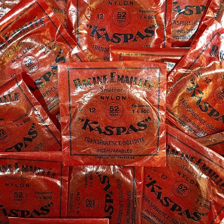sachet fil rouge pêche poisson ancien vintage magasin kaspas racine émaillée