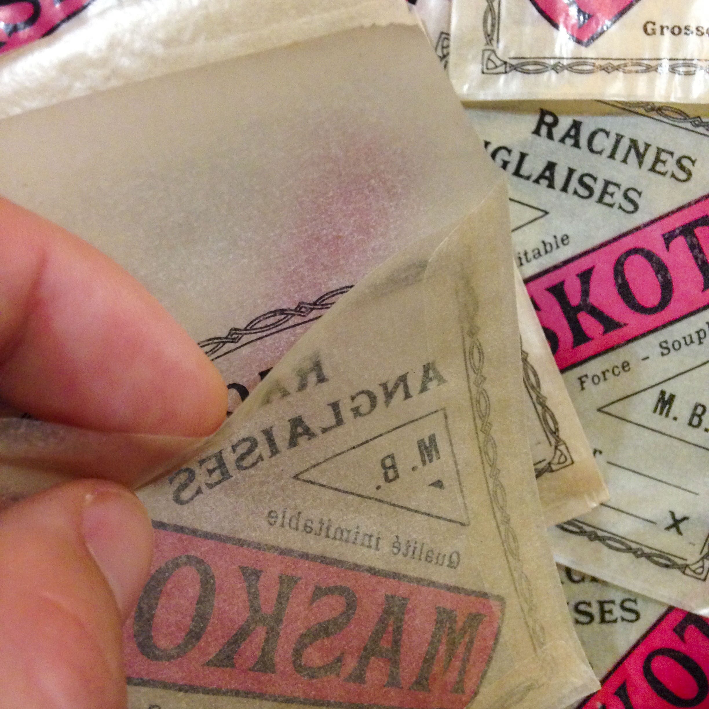 sachet papier racine anglaise maskote fil pêche bas de ligne ancien vintage magasin 1930