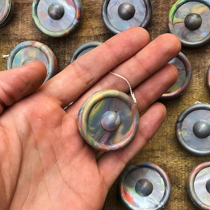 petit yoyo yo-yo plastique jeu fil rond fantaisie enfant jouet vintage 1960 1970