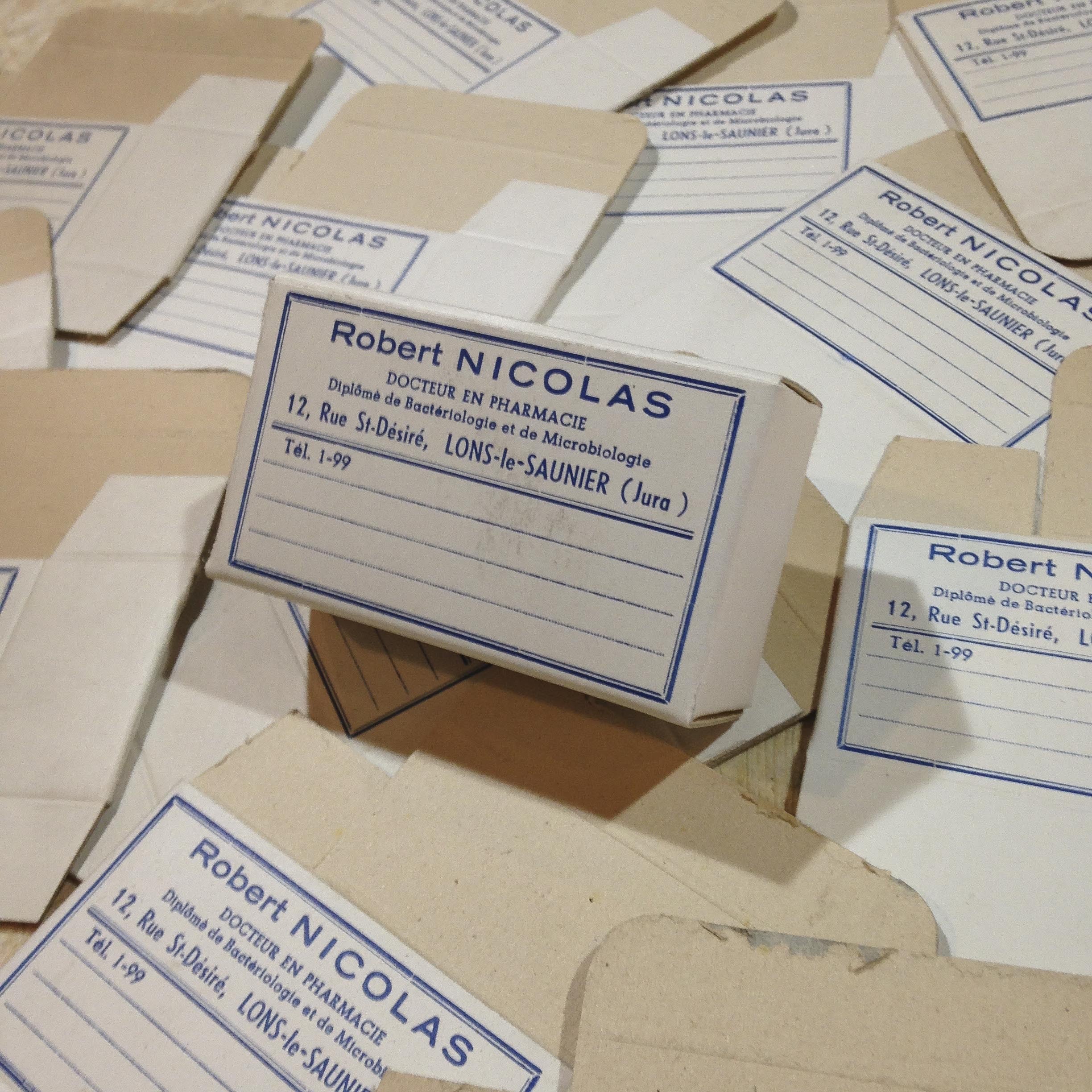 robert nicolas petite boite pharmacie ancien vintage papier pharmacie 1940
