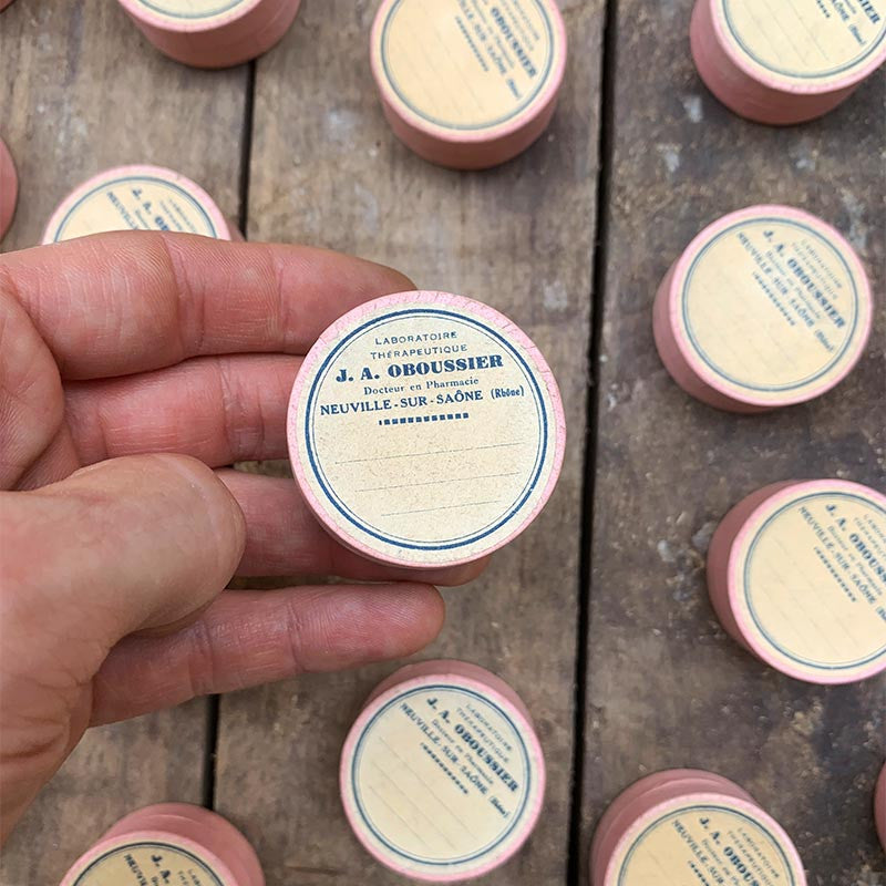 petite boite ronde rose cartonnée carton petite pharmacie 1950 neuville sur saone oboussier rhone