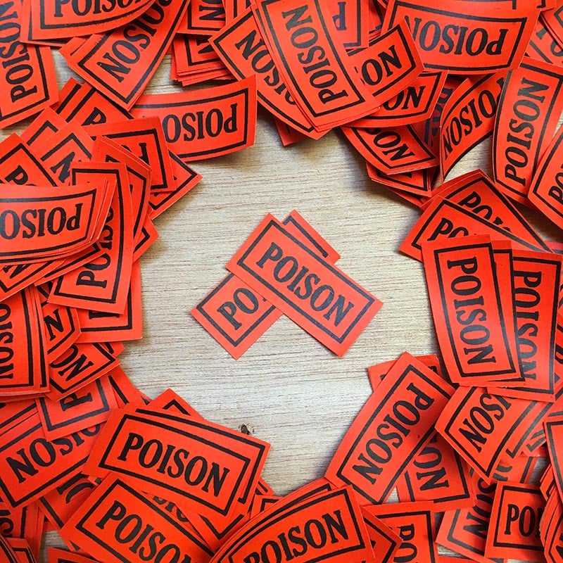 petite étiquette poison rouge ancienne pharmacie docteur hopital vintage 1920 1930 bouteille flacon