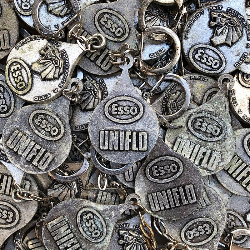 porte clefs ancien station service esso peugeot uniflo métallique 1960 garage cadeau publicitaire vintage