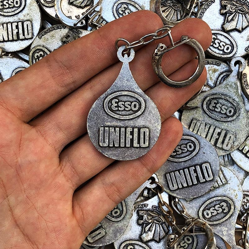 porte clefs ancien station service esso peugeot uniflo métallique 1960 garage cadeau publicitaire vintage