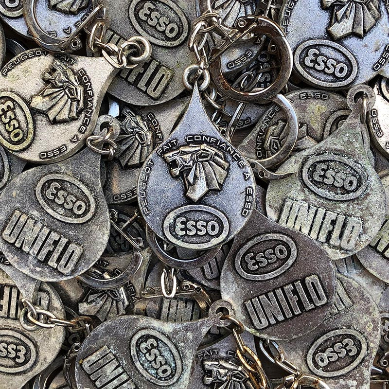porte clefs ancien station service esso peugeot uniflo métallique 1960 garage cadeau publicitaire vintage