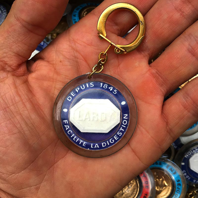 porte clefs ancien pastille vichy lardy faux louis d'or plastique 1960 épicerie cadeau publicitaire vintage