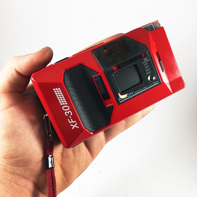 Ricoh XF-30 Rouge & 35mm 4