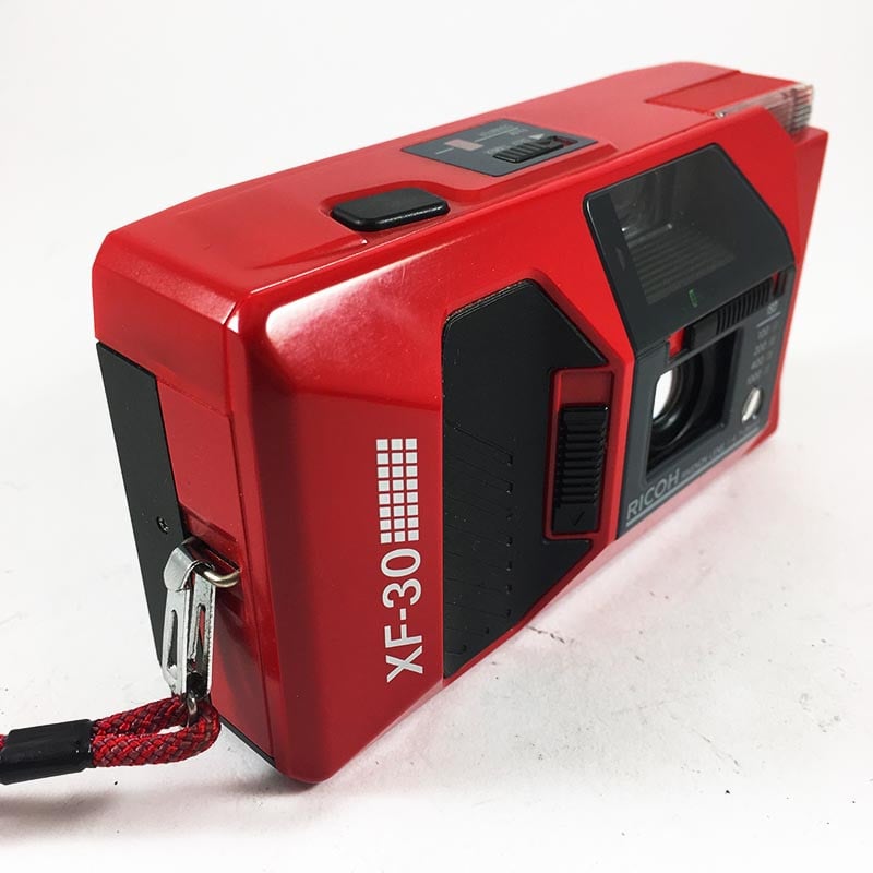 Ricoh XF-30 Rouge & 35mm 4