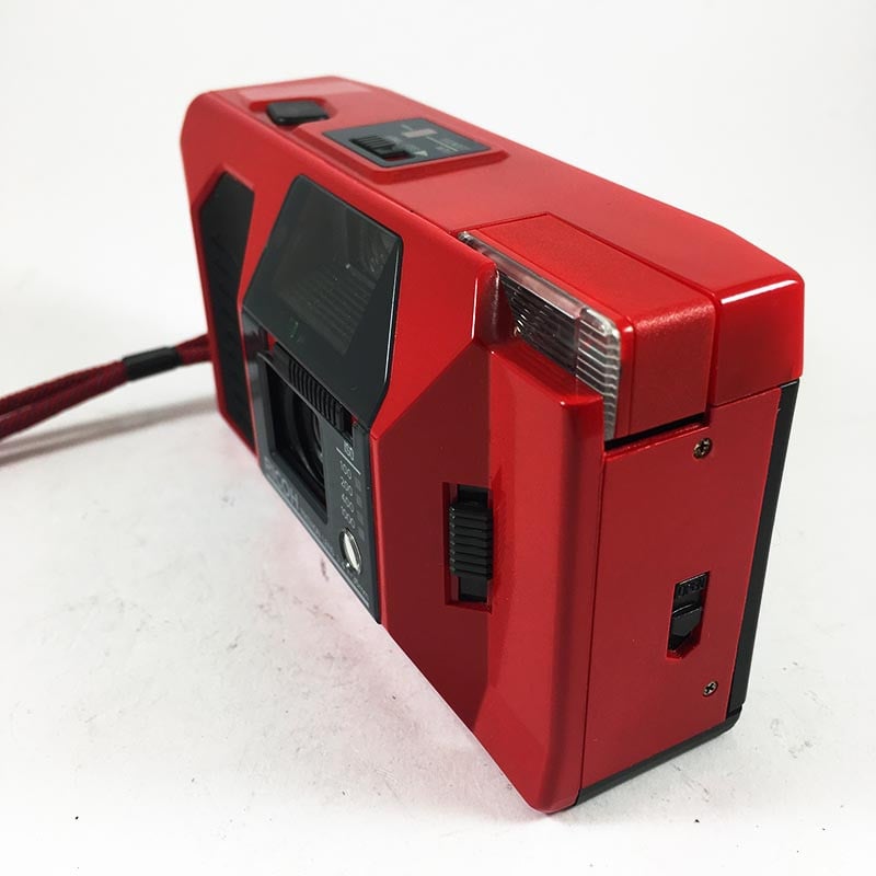 Ricoh XF-30 Rouge & 35mm 4