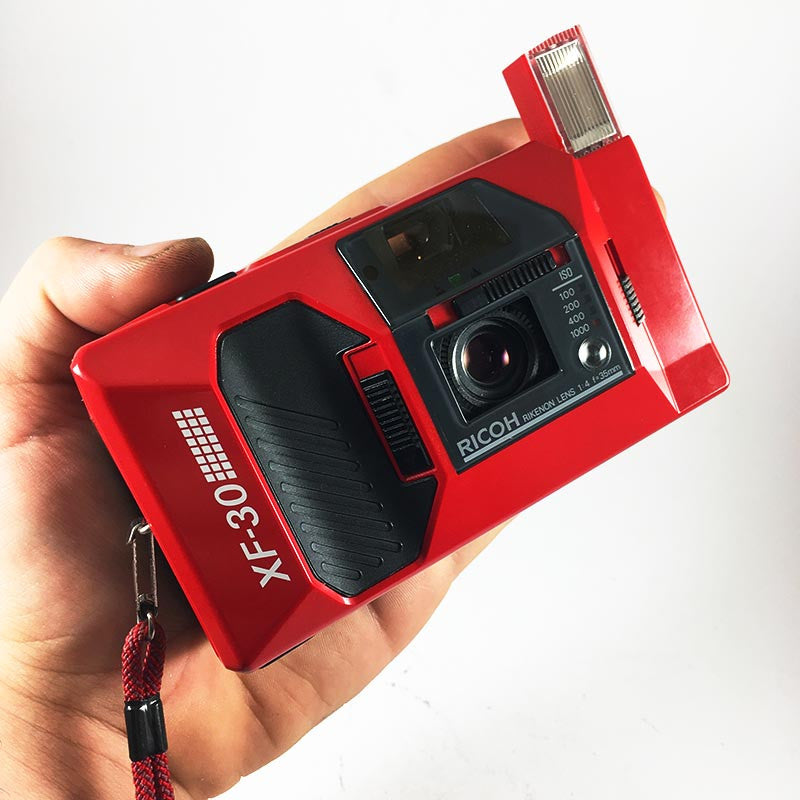 ricoh xf30 rouge 35mm f4 compact point and shoot ancien vintage flash 1985 argentique
