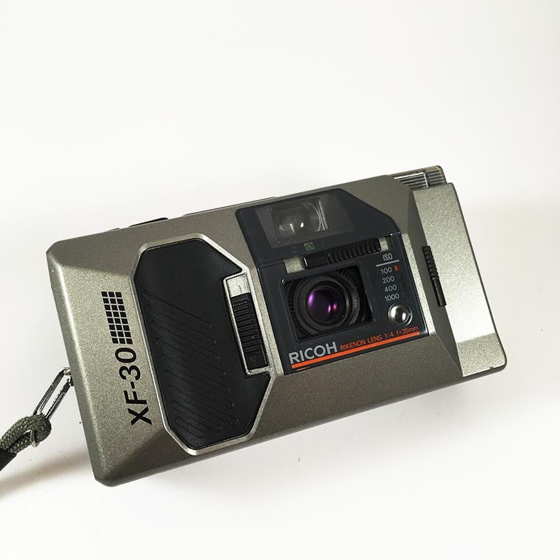 ricoh xf30 silver gris argenté 35mm f4 compact point and shoot ancien vintage flash 1985 argentique