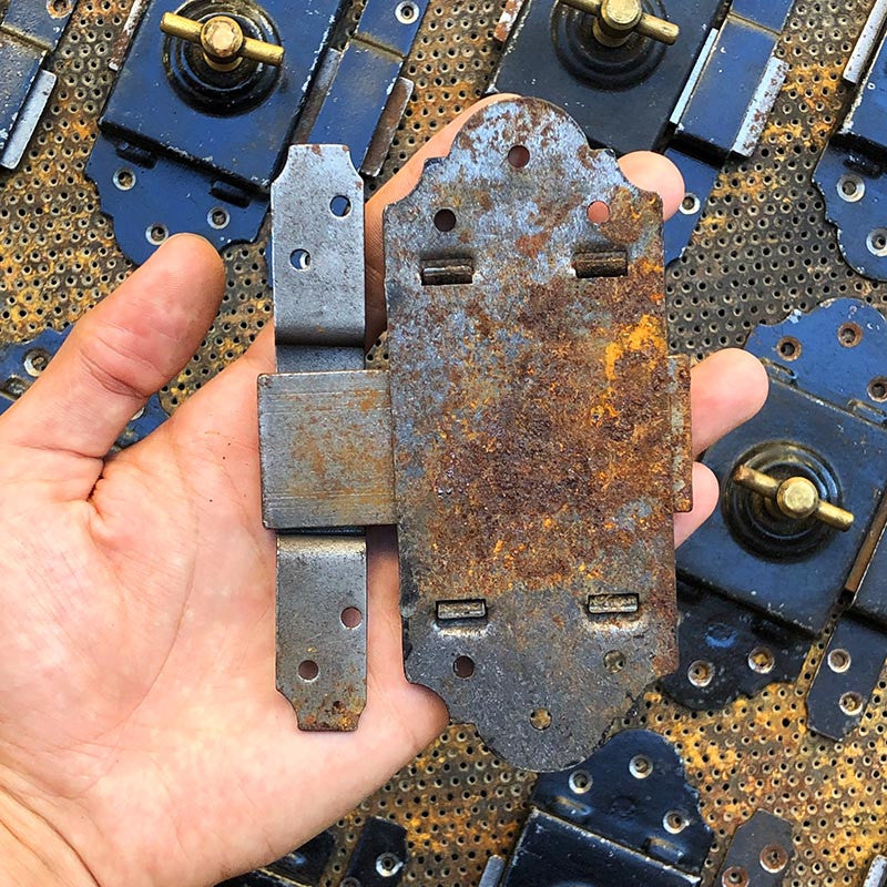 verrou targette gache metallique metal acier peint noir laiton fermeture porte ancien ancienne 1910 1900 1920