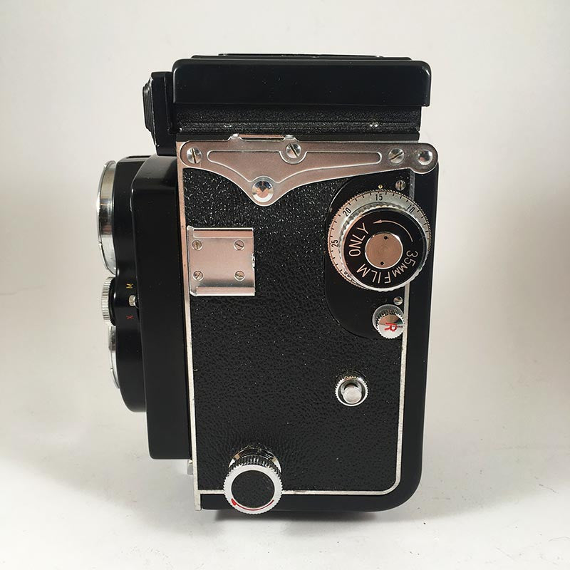 Yashica 635 & Yashikor 80mm 3.5 B