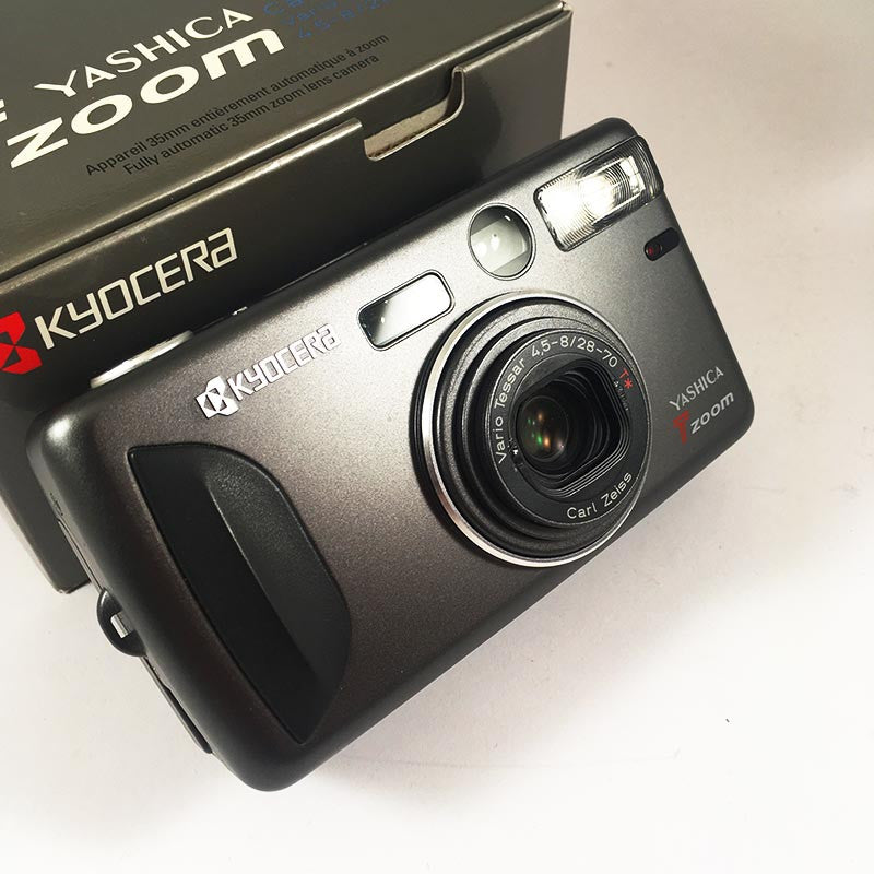 Yashica T Zoom Zeiss Vario Tessar 28-70 35mm 135 argentique haut de gamme 1990